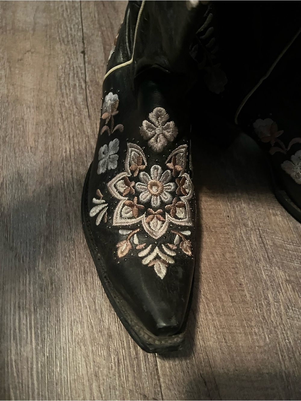Old Gringo Black Leather Western Boots with Cream & Blush Embroidery - Picture 5 of 12